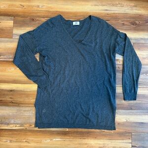 Old Navy Gray V-Neck Split Side Tunic Sweater